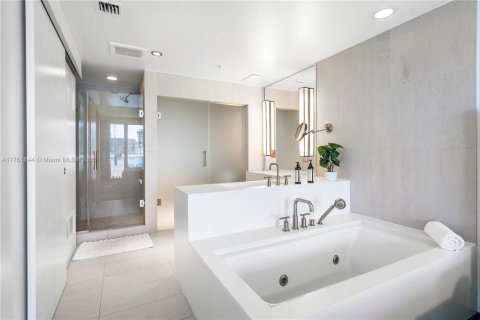 Copropriété à louer à Fort Lauderdale, Floride: 2 chambres, 109.25 m2 № 2036907 - photo 18