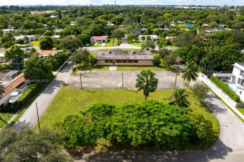 House in Miami Springs, Florida 501.67 sq.m. № 1932081 - photo 4