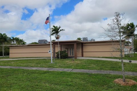 House in Miami Springs, Florida 501.67 sq.m. № 1932081 - photo 5