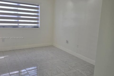Condominio en alquiler en Miami, Florida, 2 dormitorios, 83.24 m2 № 1953509 - foto 17