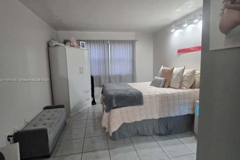 Condominio en alquiler en Miami, Florida, 2 dormitorios, 83.24 m2 № 1953509 - foto 24