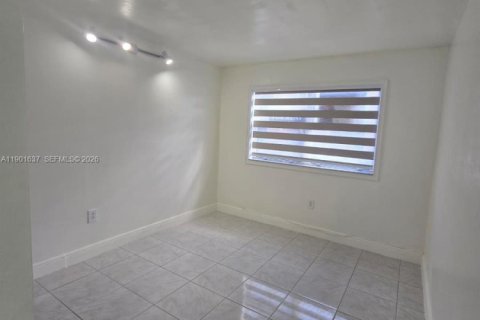 Condominio en alquiler en Miami, Florida, 2 dormitorios, 83.24 m2 № 1953509 - foto 25