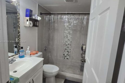 Condominio en alquiler en Miami, Florida, 2 dormitorios, 83.24 m2 № 1953509 - foto 21