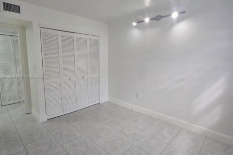 Condominio en alquiler en Miami, Florida, 2 dormitorios, 83.24 m2 № 1953509 - foto 24