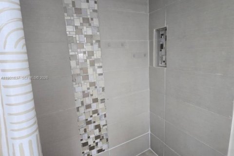 Condominio en alquiler en Miami, Florida, 2 dormitorios, 83.24 m2 № 1953509 - foto 18