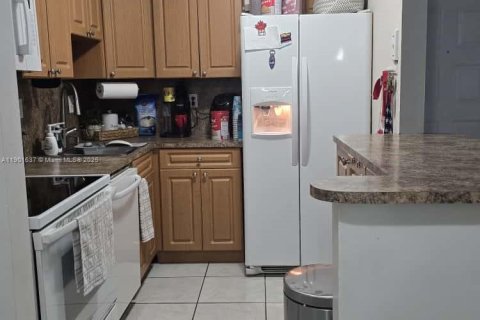 Condominio en alquiler en Miami, Florida, 2 dormitorios, 83.24 m2 № 1953509 - foto 11