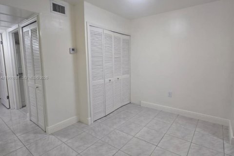 Снять в аренду кондоминиум в Майами, Флорида 2 спальни, 83.24м2, № 1953509 - фото 8