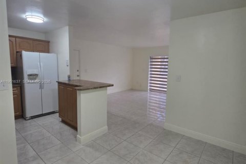 Снять в аренду кондоминиум в Майами, Флорида 2 спальни, 83.24м2, № 1953509 - фото 11