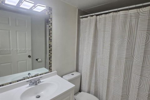 Condominio en alquiler en Miami, Florida, 2 dormitorios, 83.24 m2 № 1953509 - foto 20