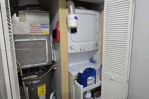Condominio en alquiler en Miami, Florida, 2 dormitorios, 83.24 m2 № 1953509 - foto 16
