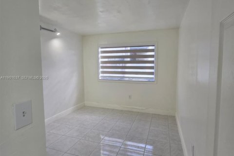 Condominio en alquiler en Miami, Florida, 2 dormitorios, 83.24 m2 № 1953509 - foto 26