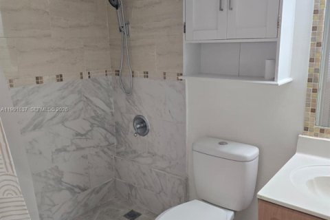 Condominio en alquiler en Miami, Florida, 2 dormitorios, 83.24 m2 № 1953509 - foto 12