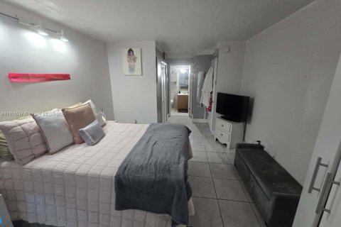 Condominio en alquiler en Miami, Florida, 2 dormitorios, 83.24 m2 № 1953509 - foto 23