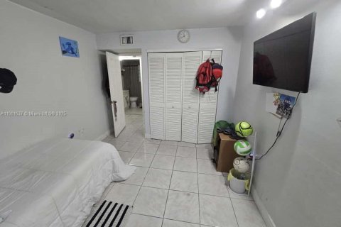 Condominio en alquiler en Miami, Florida, 2 dormitorios, 83.24 m2 № 1953509 - foto 17