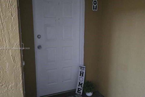 Condominio en alquiler en Miami, Florida, 2 dormitorios, 83.24 m2 № 1953509 - foto 6