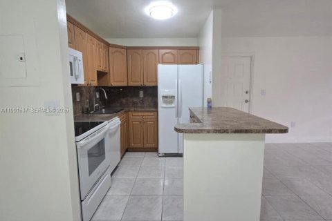 Снять в аренду кондоминиум в Майами, Флорида 2 спальни, 83.24м2, № 1953509 - фото 9