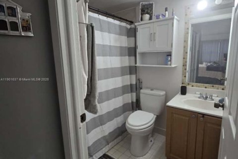 Condominio en alquiler en Miami, Florida, 2 dormitorios, 83.24 m2 № 1953509 - foto 25