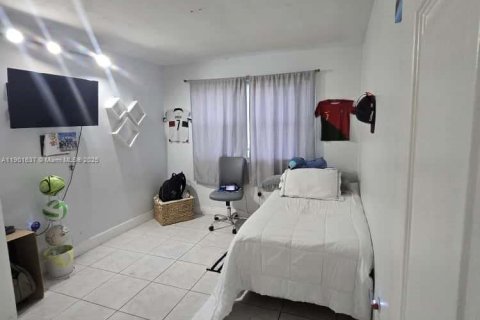Condominio en alquiler en Miami, Florida, 2 dormitorios, 83.24 m2 № 1953509 - foto 19