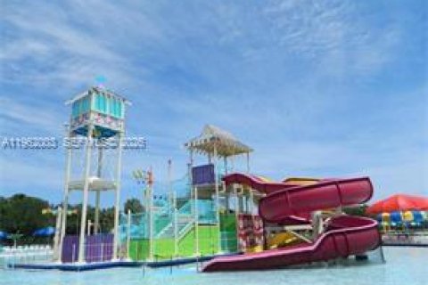 Townhouse in Hollywood, Florida 4 bedrooms, 175.49 sq.m. № 2041163 - photo 25