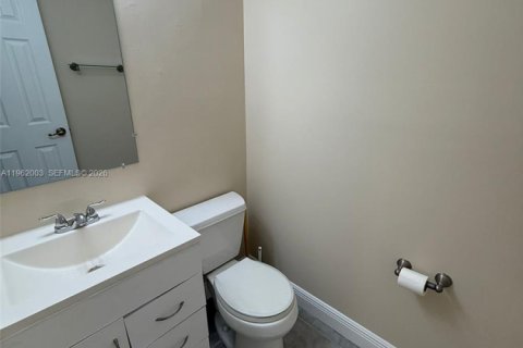 Townhouse in Hollywood, Florida 4 bedrooms, 175.49 sq.m. № 2041163 - photo 6