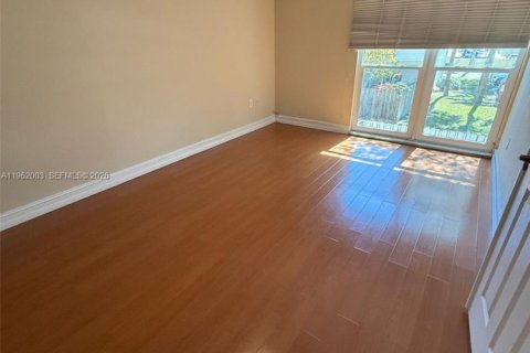 Townhouse in Hollywood, Florida 4 bedrooms, 175.49 sq.m. № 2041163 - photo 16