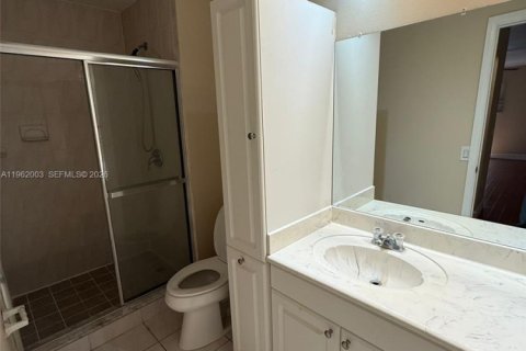 Townhouse in Hollywood, Florida 4 bedrooms, 175.49 sq.m. № 2041163 - photo 18