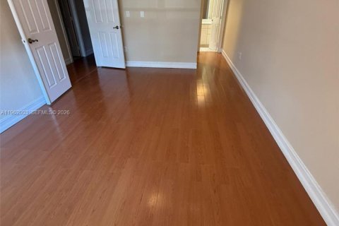 Townhouse in Hollywood, Florida 4 bedrooms, 175.49 sq.m. № 2041163 - photo 15