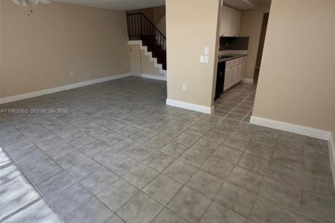 Townhouse in Hollywood, Florida 4 bedrooms, 175.49 sq.m. № 2041163 - photo 10