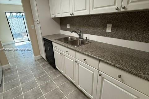 Townhouse in Hollywood, Florida 4 bedrooms, 175.49 sq.m. № 2041163 - photo 8