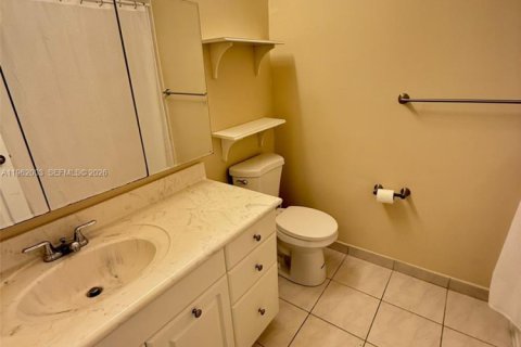 Townhouse in Hollywood, Florida 4 bedrooms, 175.49 sq.m. № 2041163 - photo 17