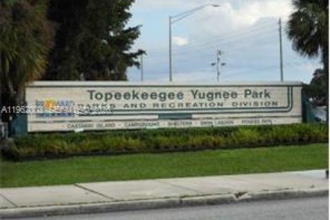 Townhouse in Hollywood, Florida 4 bedrooms, 175.49 sq.m. № 2041163 - photo 22