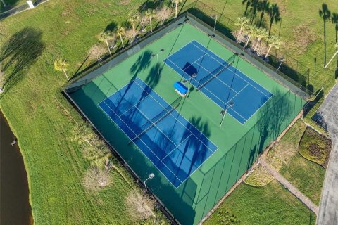 Townhouse in Saint Petersburg, Florida 2 bedrooms, 94.95 sq.m. № 1722446 - photo 19