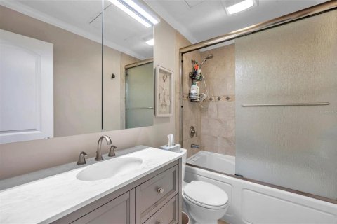 Townhouse in Saint Petersburg, Florida 2 bedrooms, 94.95 sq.m. № 1722446 - photo 12