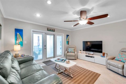 Townhouse in Saint Petersburg, Florida 2 bedrooms, 94.95 sq.m. № 1722446 - photo 7