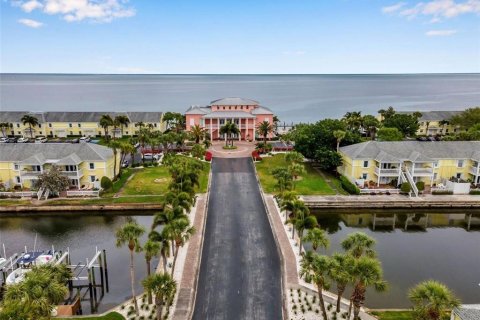 Townhouse in Saint Petersburg, Florida 2 bedrooms, 94.95 sq.m. № 1722446 - photo 16