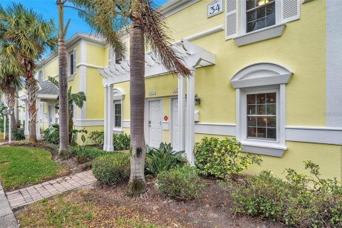 Townhouse in Saint Petersburg, Florida 2 bedrooms, 94.95 sq.m. № 1722446