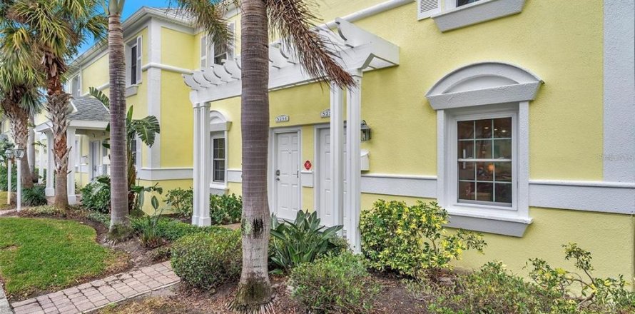 Townhouse in Saint Petersburg, Florida 2 bedrooms, 94.95 sq.m. № 1722446