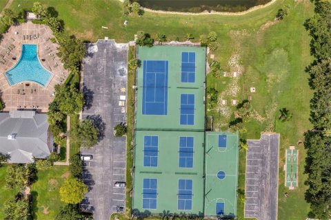 Townhouse in Saint Petersburg, Florida 2 bedrooms, 94.95 sq.m. № 1722446 - photo 20