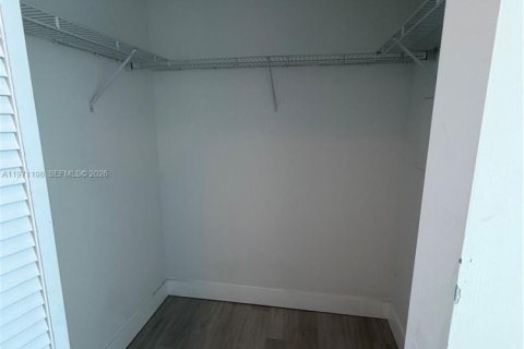 Condo in Miami, Florida, 2 bedrooms  № 2052878 - photo 15