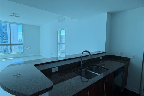 Condo in Miami, Florida, 2 bedrooms  № 2052878 - photo 8