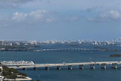 Condo in Miami, Florida, 2 bedrooms  № 2052878 - photo 3