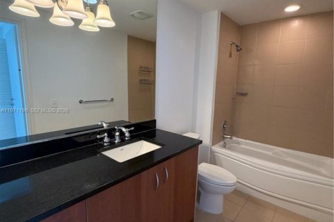 Condo in Miami, Florida, 2 bedrooms  № 2052878 - photo 11