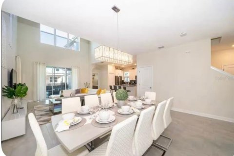 Casa en venta en Kissimmee, Florida, 5 dormitorios, 305.83 m2 № 1909241 - foto 4