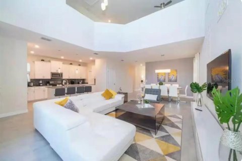 Casa en venta en Kissimmee, Florida, 5 dormitorios, 305.83 m2 № 1909241 - foto 5