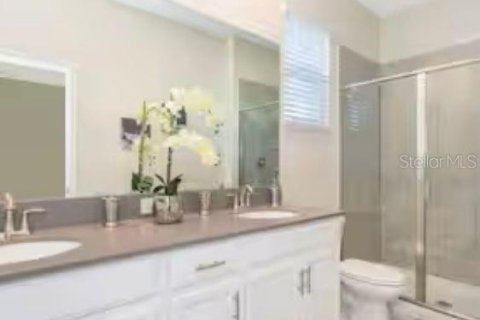 Casa en venta en Kissimmee, Florida, 5 dormitorios, 305.83 m2 № 1909241 - foto 10