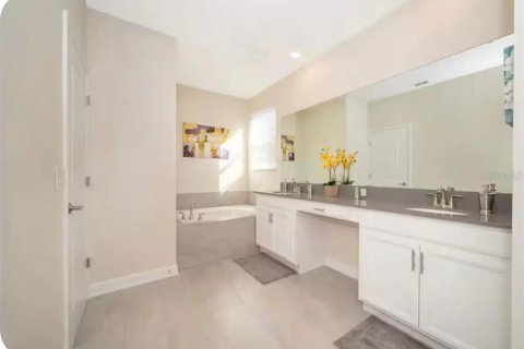 Casa en venta en Kissimmee, Florida, 5 dormitorios, 305.83 m2 № 1909241 - foto 8