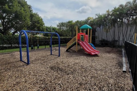 Copropriété à louer à Homestead, Floride: 2 chambres, 90.12 m2 № 2023877 - photo 6