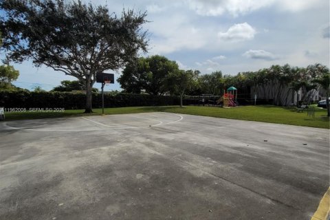 Copropriété à louer à Homestead, Floride: 2 chambres, 90.12 m2 № 2023877 - photo 4