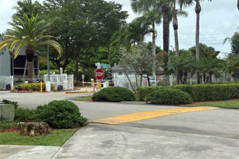 Copropriété à louer à Homestead, Floride: 2 chambres, 90.12 m2 № 2023877 - photo 13
