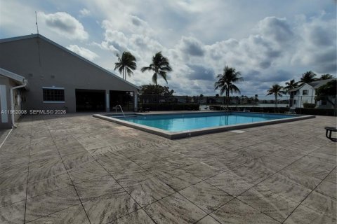 Copropriété à louer à Homestead, Floride: 2 chambres, 90.12 m2 № 2023877 - photo 3